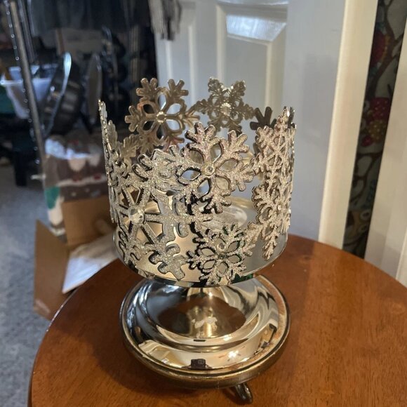 Bath & Body Works Crystal Glitter Snowflake Pedestal Silver 3 Wick Candle Holder - Picture 2 of 6